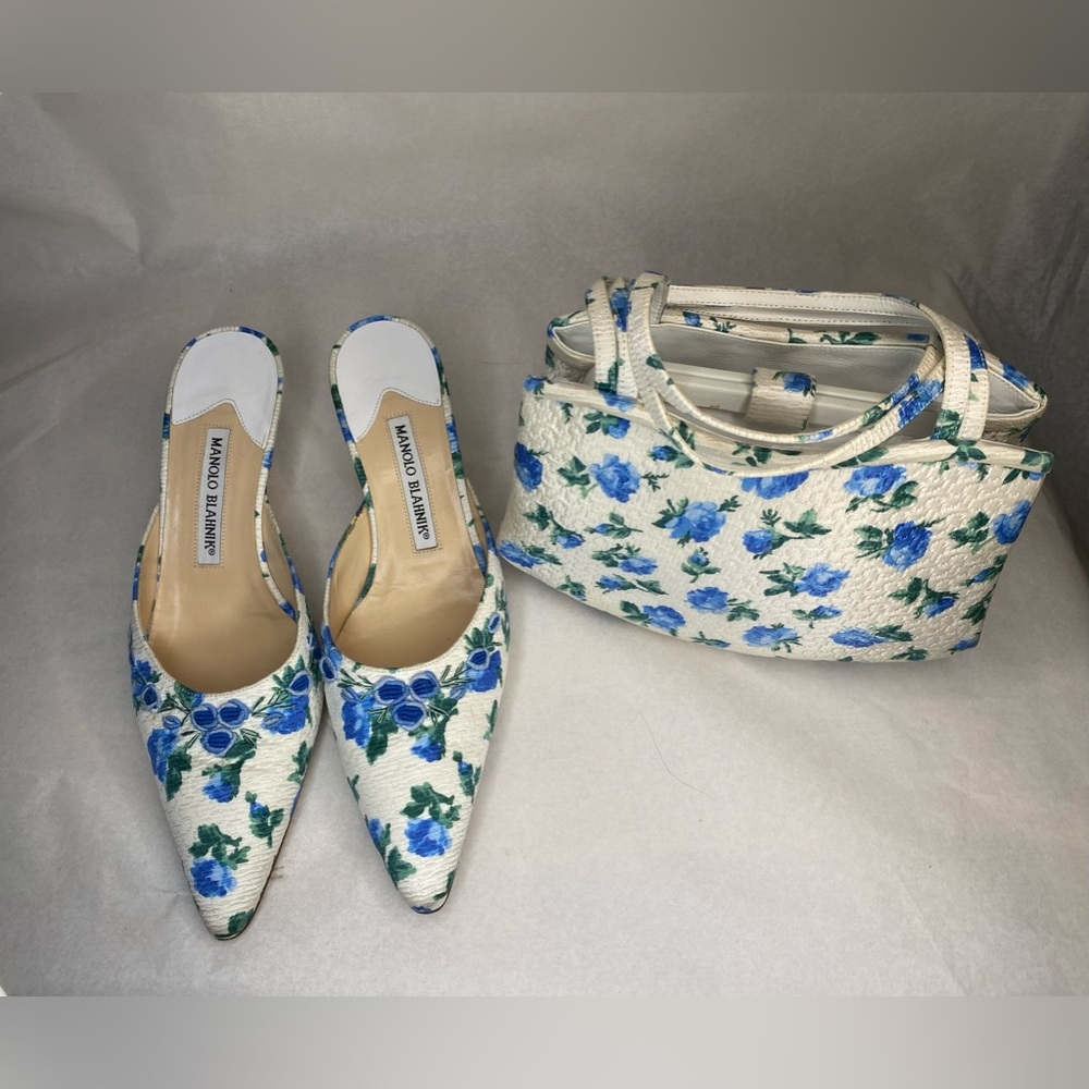 Manolo Blahnik Maysale Blue And White Floral Mules With Matching Purse